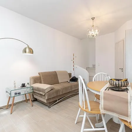 Elma Kastraki With Pool 펜션