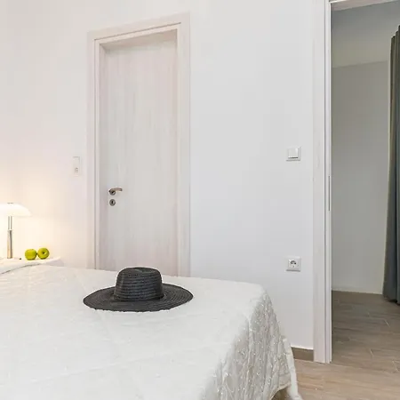 Elma Kastraki With Pool Кастраки