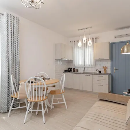 Elma Kastraki With Pool 펜션 *