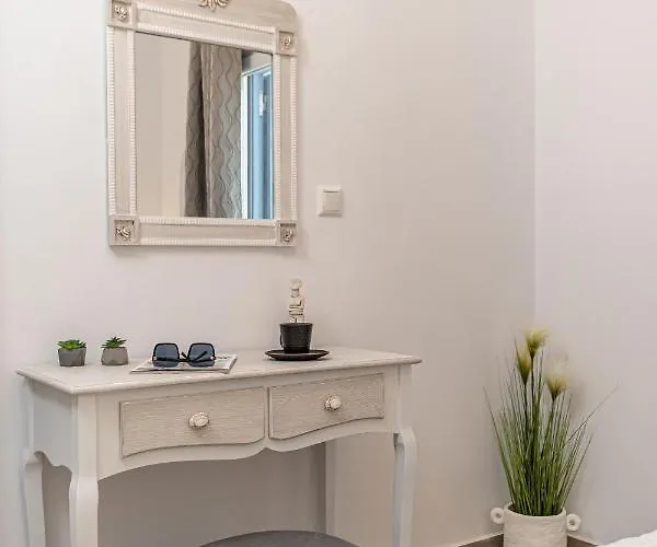 Elma Kastraki With Pool *